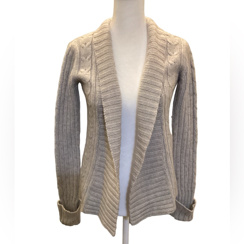 EUC R898 women’s cardigan sweater cream color Sz. S - #931‎